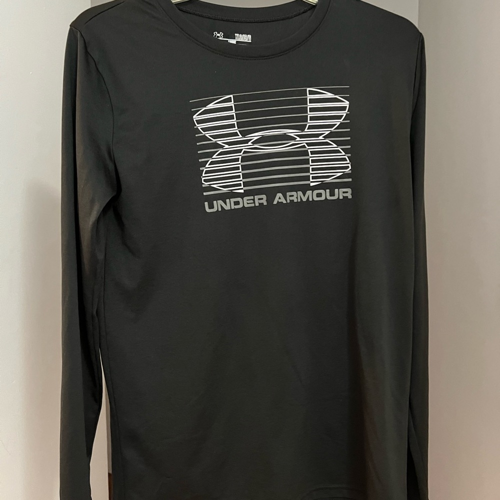 Under Armour Youth XL Long Sleeve Black Shirt